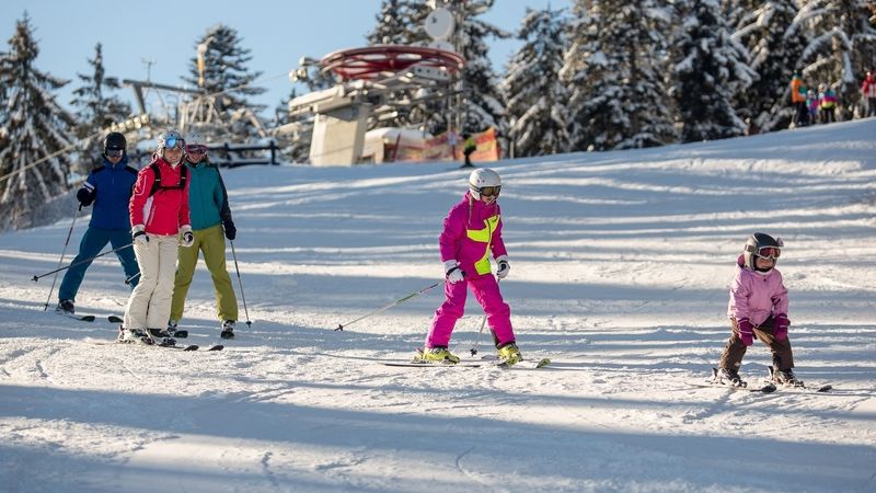 Kde lyžovat na Šumavě: Tipy na nejlepší skiareály
